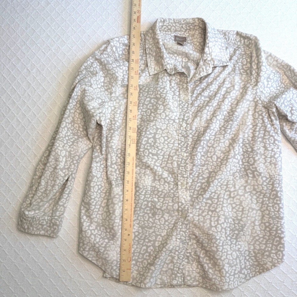 Chicos Women Grey White Leopard Animal Print Corduroy Button Down Shirt Size 3 - Picture 7 of 8